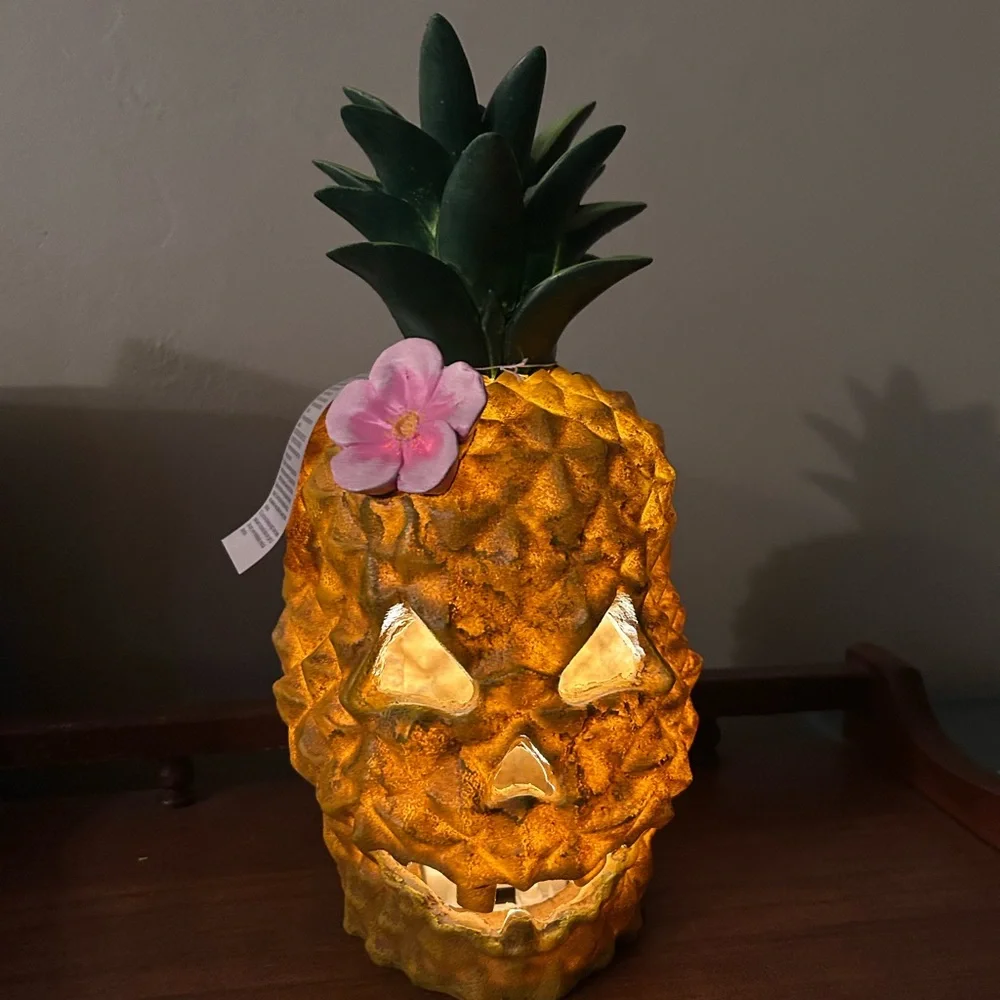SPOOKY SUMMER 12in LED Resin Pineapple Skull With Floral Accent NWTS